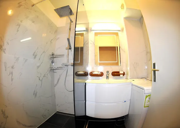 Les Pins Bleus - Antibes Les Pins * Juan-les-Pins